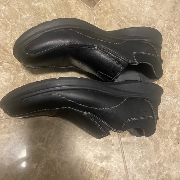 Nice pair of shoes for work or casual. Very gently worn. No defects. - Picture 4 of 6